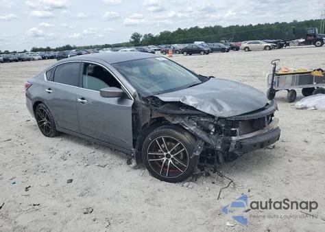 2015 Nissan Altima 2.5 из США, поврежденный, VIN 1N4AL3AP4FC499617